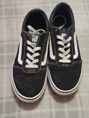 Vans Missy 4 Or Womens 6 Black Off The Wall Skate Shoes with White Stripe
